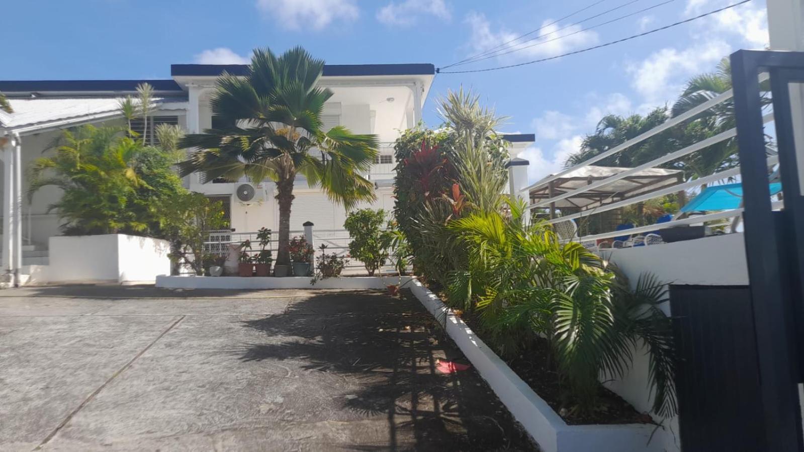 Coconing Logements Studios Et Maisons Sainte-Anne  Exterior photo